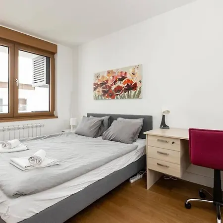 Zemun Luxury - Comfortable, Workspace, Quiet, Free Parking, Netflix Apartament *