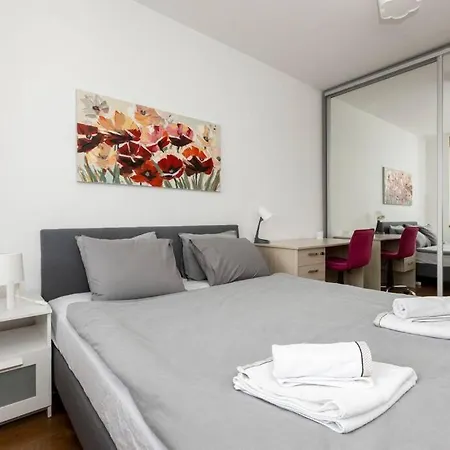 Zemun Luxury - Comfortable, Workspace, Quiet, Free Parking, Netflix Belgrad