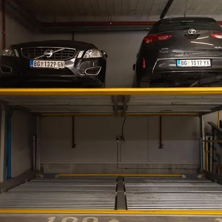 Zemun Luxury - Comfortable, Workspace, Quiet, Free Parking, Netflix 公寓 *