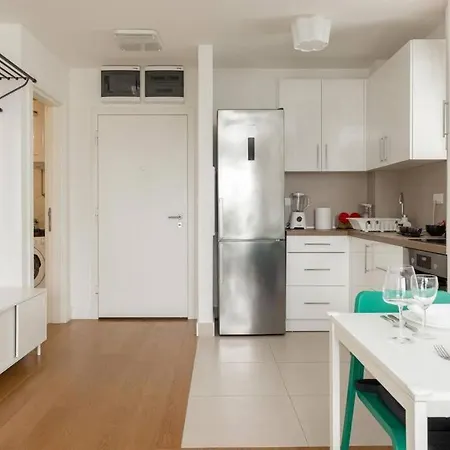 Zemun Luxury - Comfortable, Workspace, Quiet, Free Parking, Netflix 公寓 *