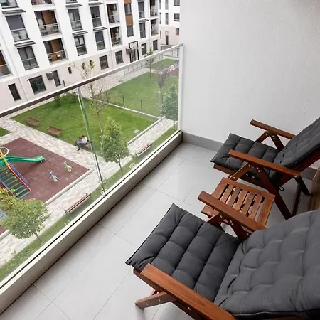 Zemun Luxury - Comfortable, Workspace, Quiet, Free Parking, Netflix Belgrad