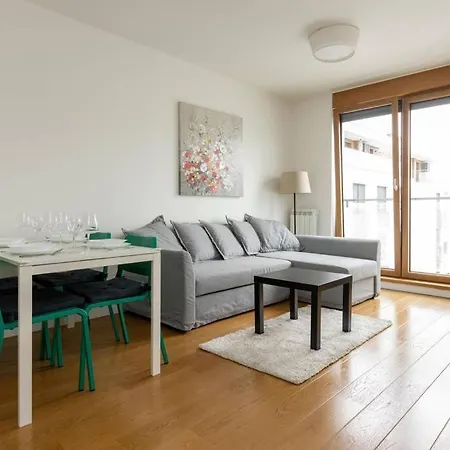 Zemun Luxury - Comfortable, Workspace, Quiet, Free Parking, Netflix Apartamento *