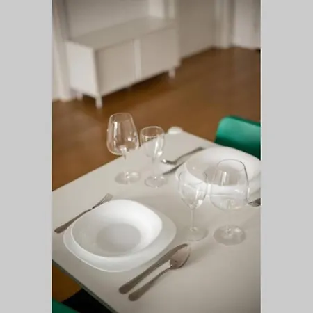 Apartamento Zemun Luxury - Comfortable, Workspace, Quiet, Free Parking, Netflix Belgrado