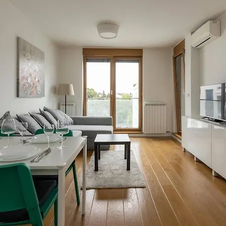 Apartament Zemun Luxury - Comfortable, Workspace, Quiet, Free Parking, Netflix Belgrad