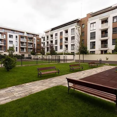 Zemun Luxury - Comfortable, Workspace, Quiet, Free Parking, Netflix * Belgrado