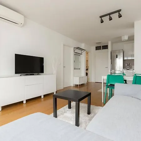 Zemun Luxury - Comfortable, Workspace, Quiet, Free Parking, Netflix Apartamento *