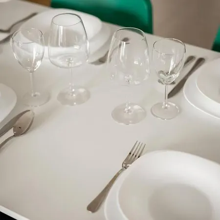 Zemun Luxury - Comfortable, Workspace, Quiet, Free Parking, Netflix * Belgrado