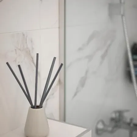 Zemun Luxury - Comfortable, Workspace, Quiet, Free Parking, Netflix