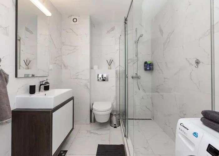 Zemun Luxury - Comfortable, Workspace, Quiet, Free Parking, Netflix Lejlighed *