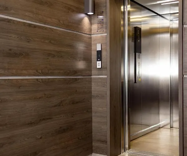 Zemun Luxury - Comfortable, Workspace, Quiet, Free Parking, Netflix Lejlighed *